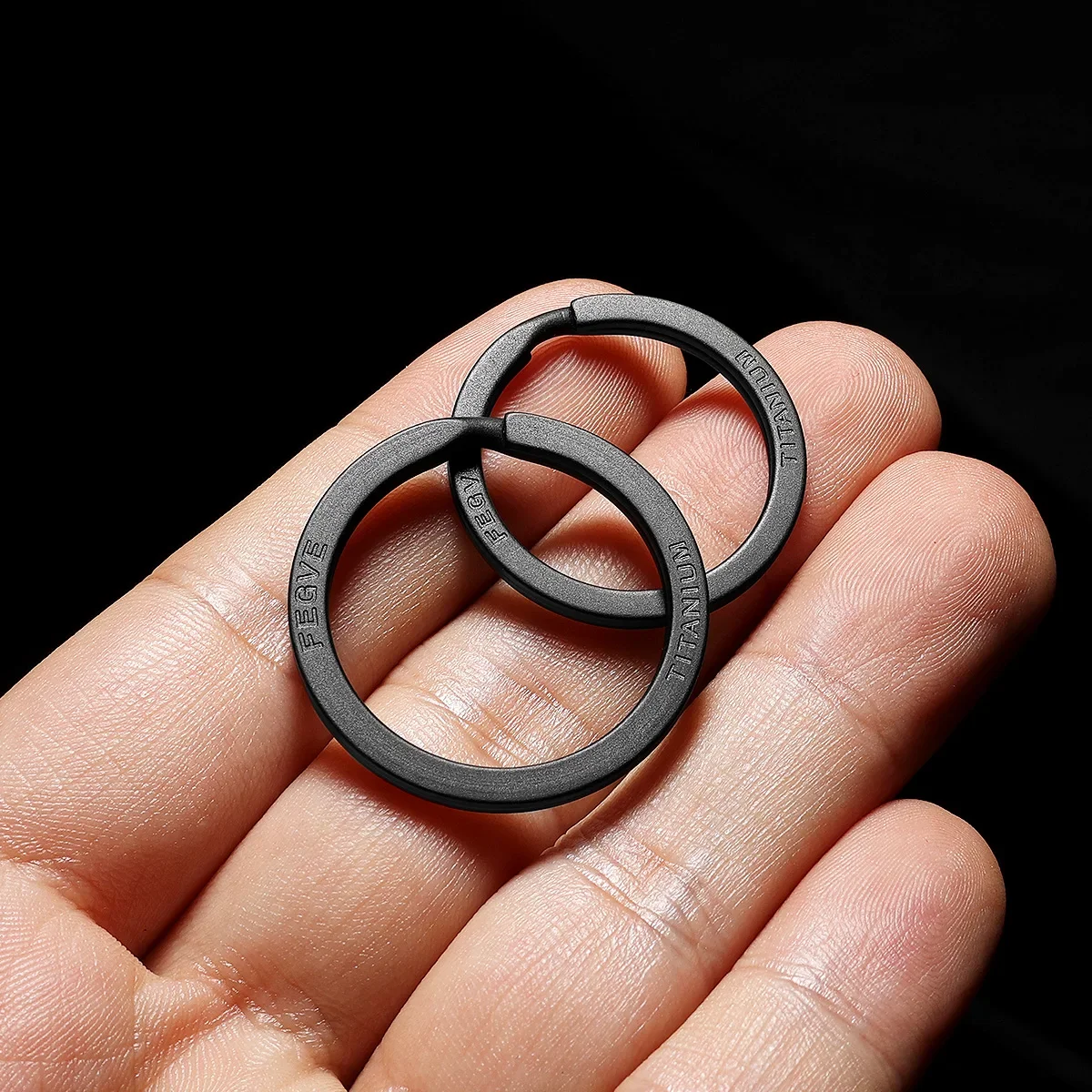 Sleek Black Titanium Keyring - Lightweight EDC Keychain Buckle