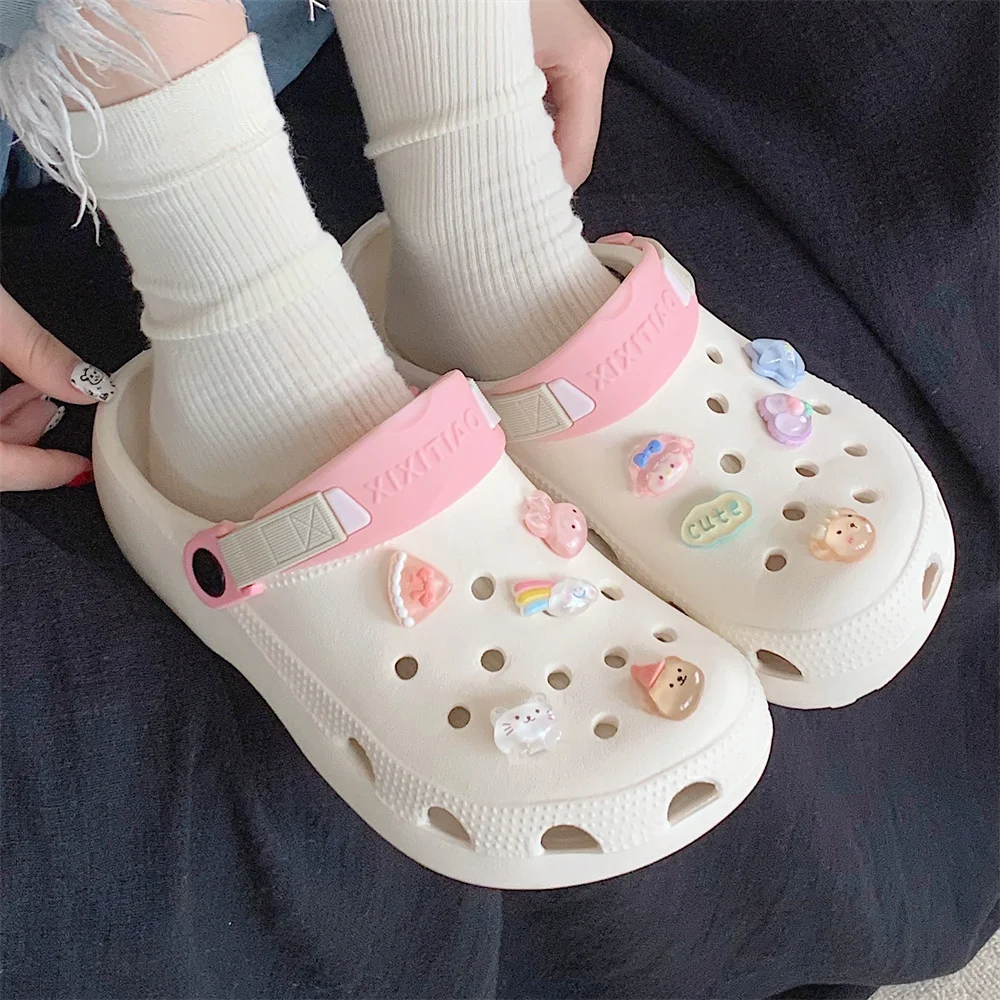 

Hole Garden Shoes Female Slipper 2023 Summer Outwear Cute Cartoon Shoes DIY Sandals Buckle Ins Beach Flip Flops