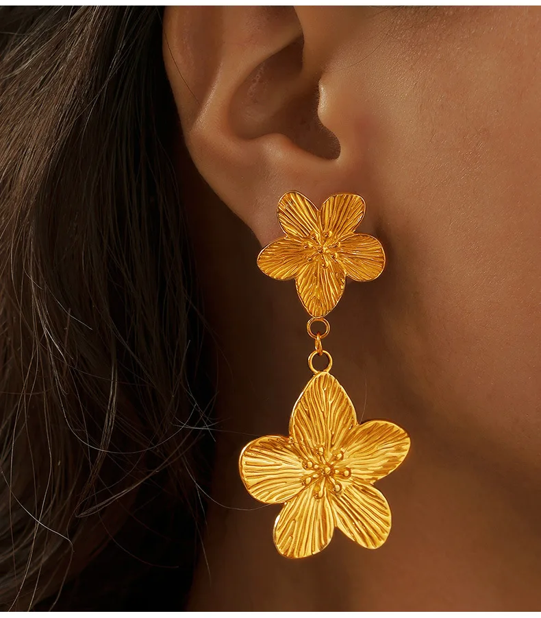 Neue Edelstahl-Blumenohrringe für Damen Luxuriöse Vergoldete Lange Ohrringe für Mädchen Wasserfester Schmuck 2024 Accessoires – Detail 4