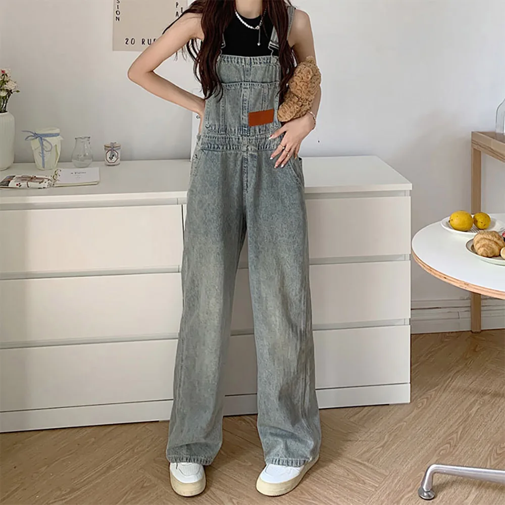 

Женский джинсовый комбинезон в стиле ретро