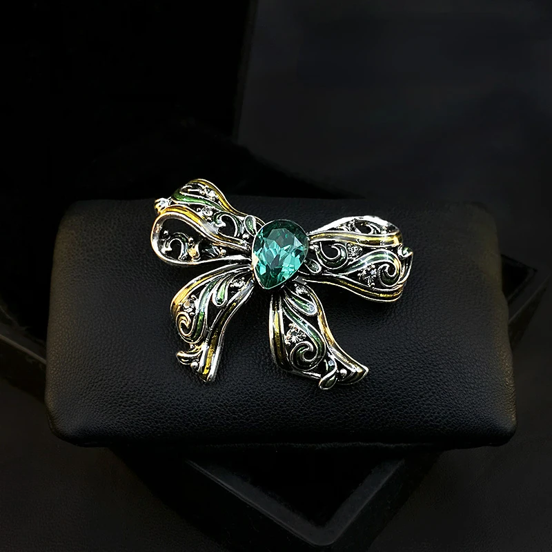 Exquisite Vintage Bowknot Brooch High-End Elegant Neckline Bow Tie Brooch Pin French Elegant Accessories Rhinestone Jewelry Pins