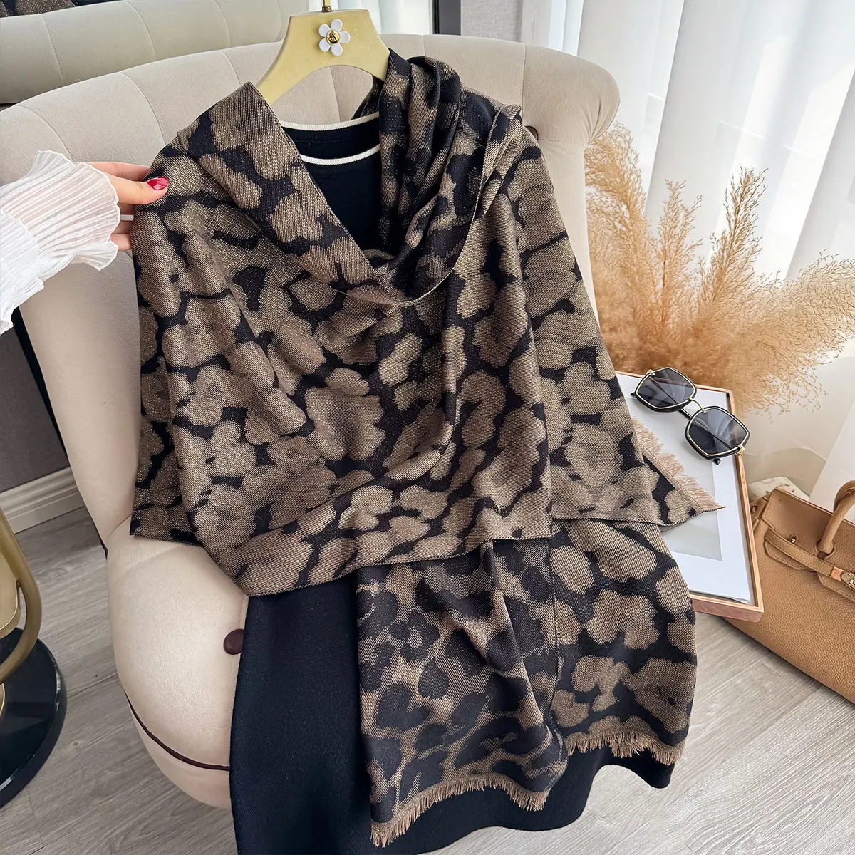 2025 New Design Brand Spring and Autumn Women Scarf Fashion Leopard Print Hijabs Scarves For Ladies Shawls Wraps Pashmina Stoles