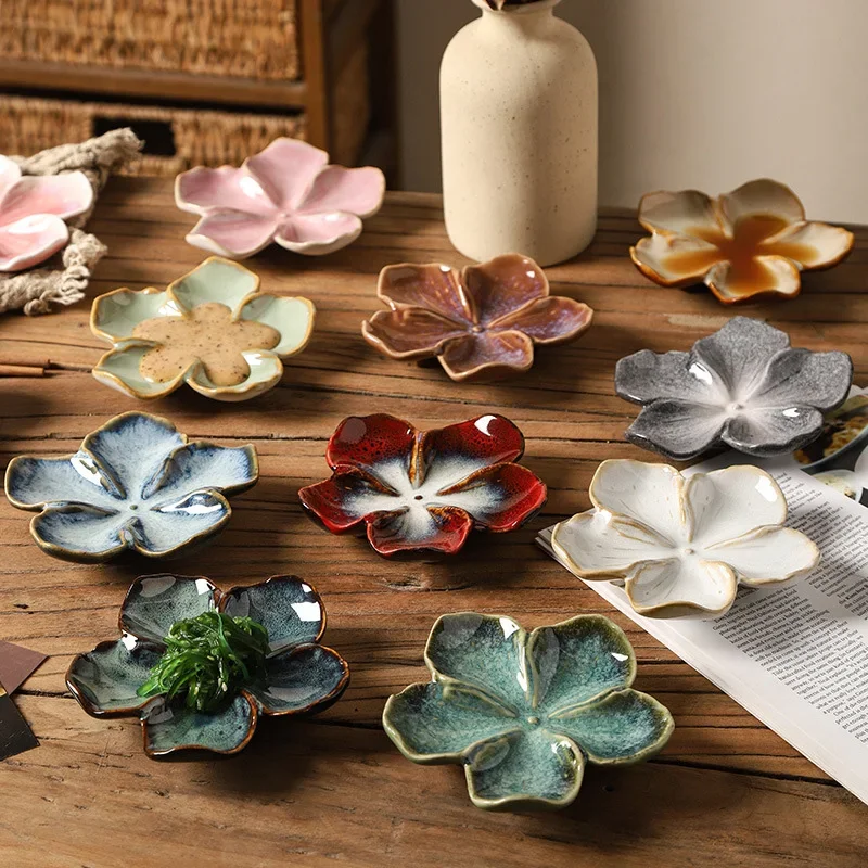 Ceramic Petal-shaped Plate Used for Seasoning and Sauces, Lightweight and Portable Suitable for Kitchen and Dining Room Use