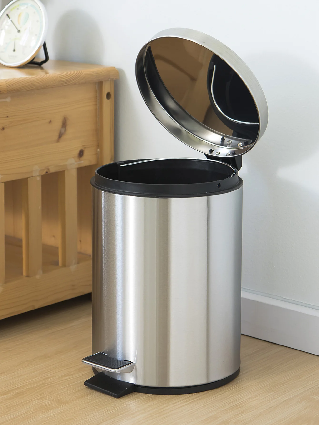 Description Picture 4 of itemRoom Decor 3L 8L Household bathroom round stainless steel foot trashcan gift trashcan pedal
