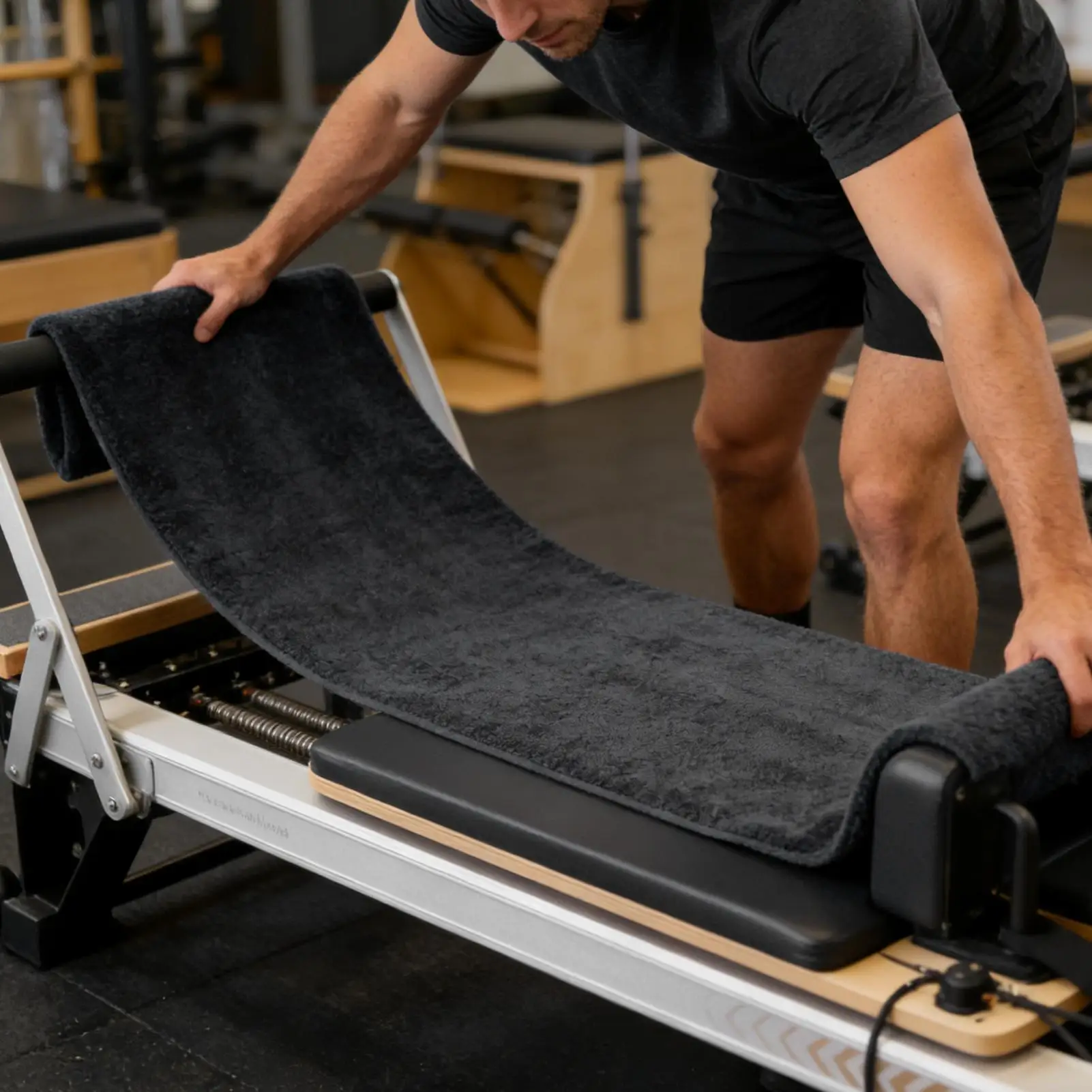 Ultra-Absorbent Microfiber Gym Towel - Quick-Dry for Yoga, Tennis, and Fitness Training