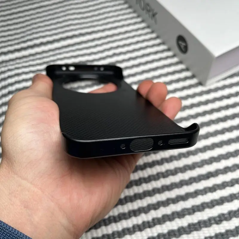 OPPO Find X8 Series Slim Carbon Fiber Protective Case with Magnetic Wireless Charging Capability