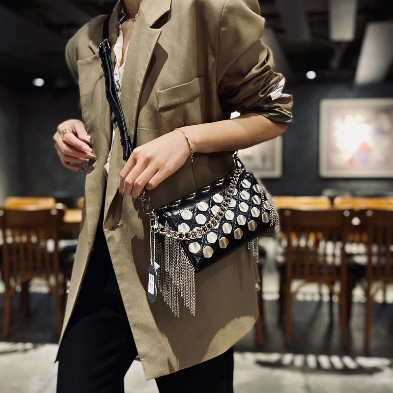 Fashion And Luxurious New Top Layer Cowhide Silver Glossy Horizontal Square Rivet Tassel Metal Chain Decoration Crossbody Women