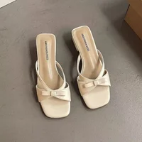 Nouvelles sandales d'été 2026 élégantes à bout carré et nœud, à talon bas, style féerique polyvalent pour femmes 3