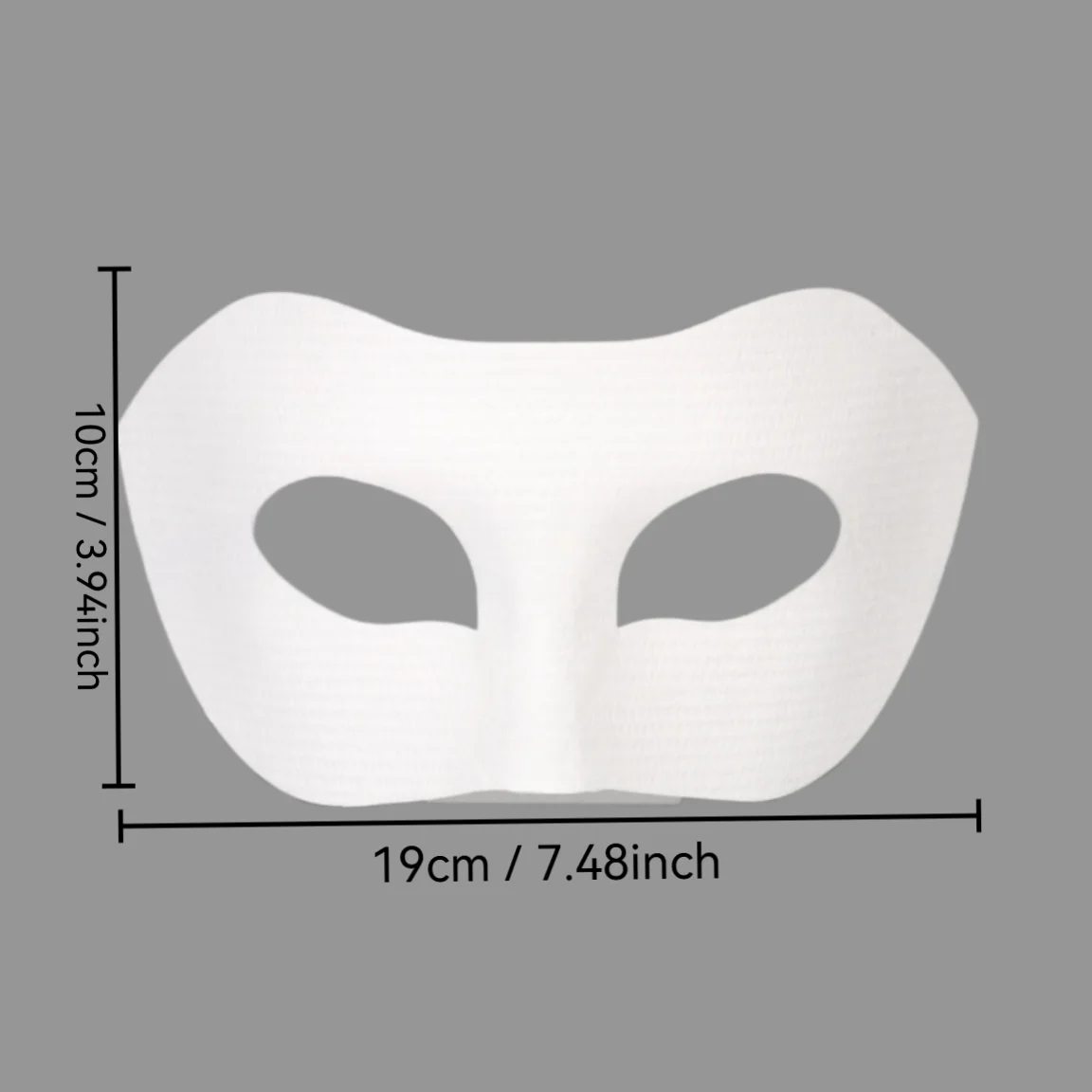 Vue de côté des masques vénitiens blancs vierges demi-visage, parfaits pour personnalisation artistique.