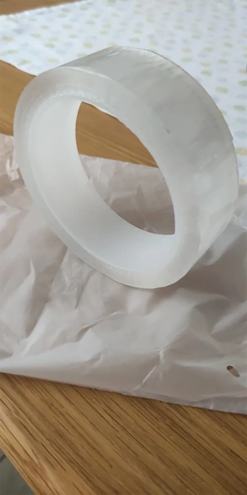 Dviratis su įrengta skaidria rėmo apsauga