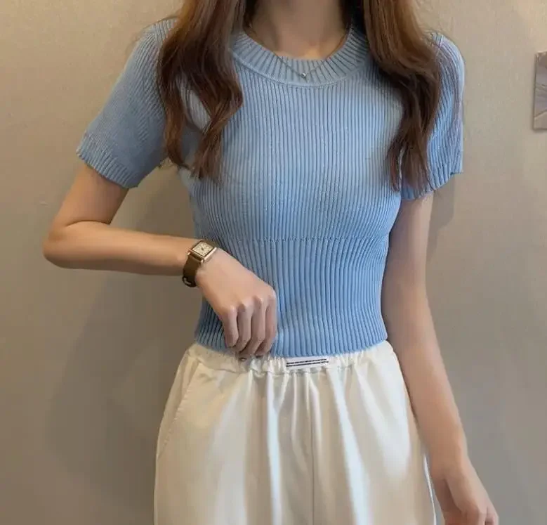 

Short sleeved slim fitting T-shirt women's short top