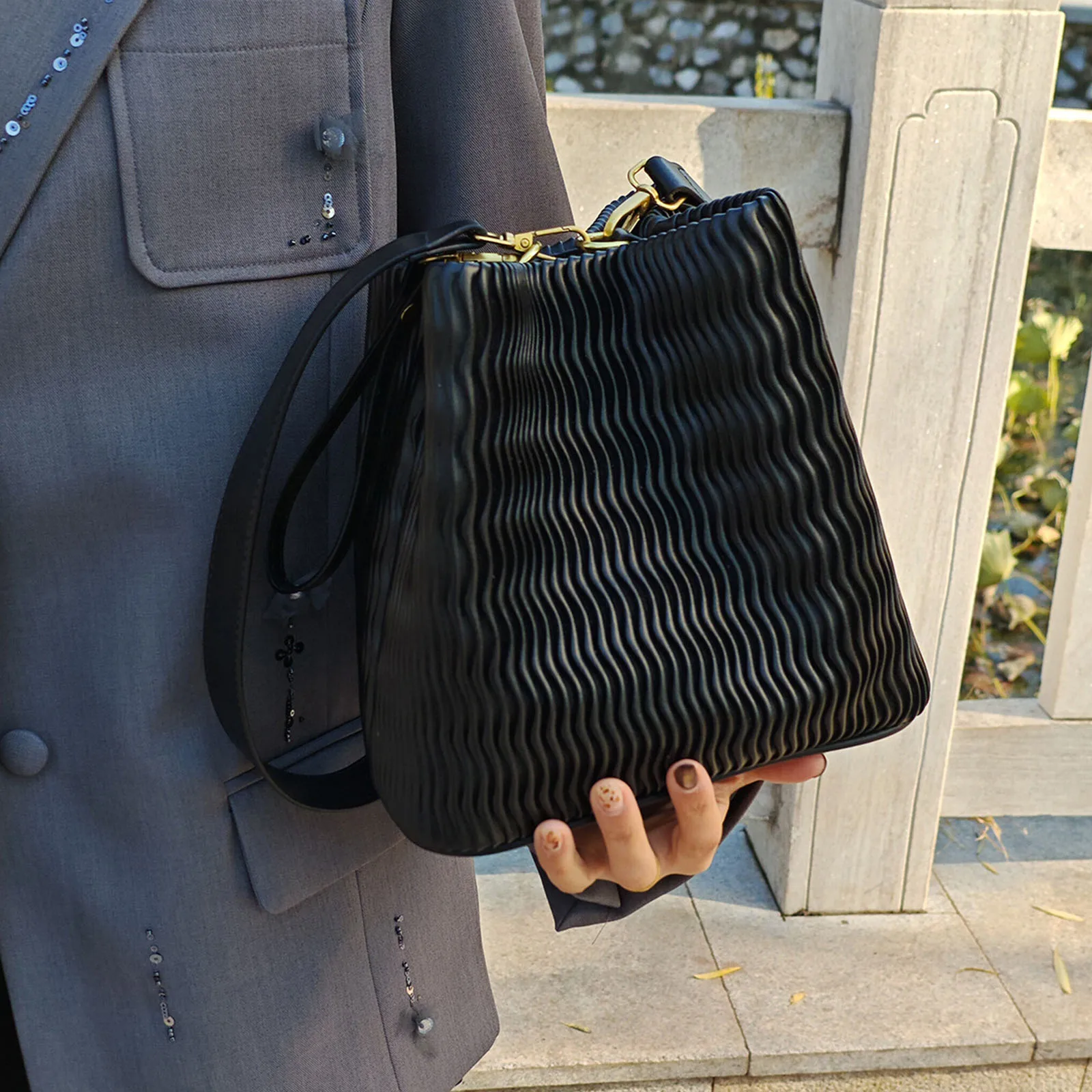 PU Leather Retro Handbag Solid Color Pleated Small Tote Bag Trendy Top-Handle Purse for Women Travel Shopping