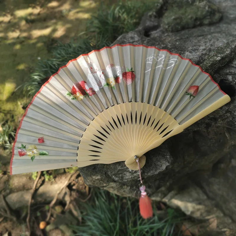 

Embroidery folding fan women's ancient style cheongsam Xiang Fei bamboo silk portable folding Su embroidery Chinese style fan