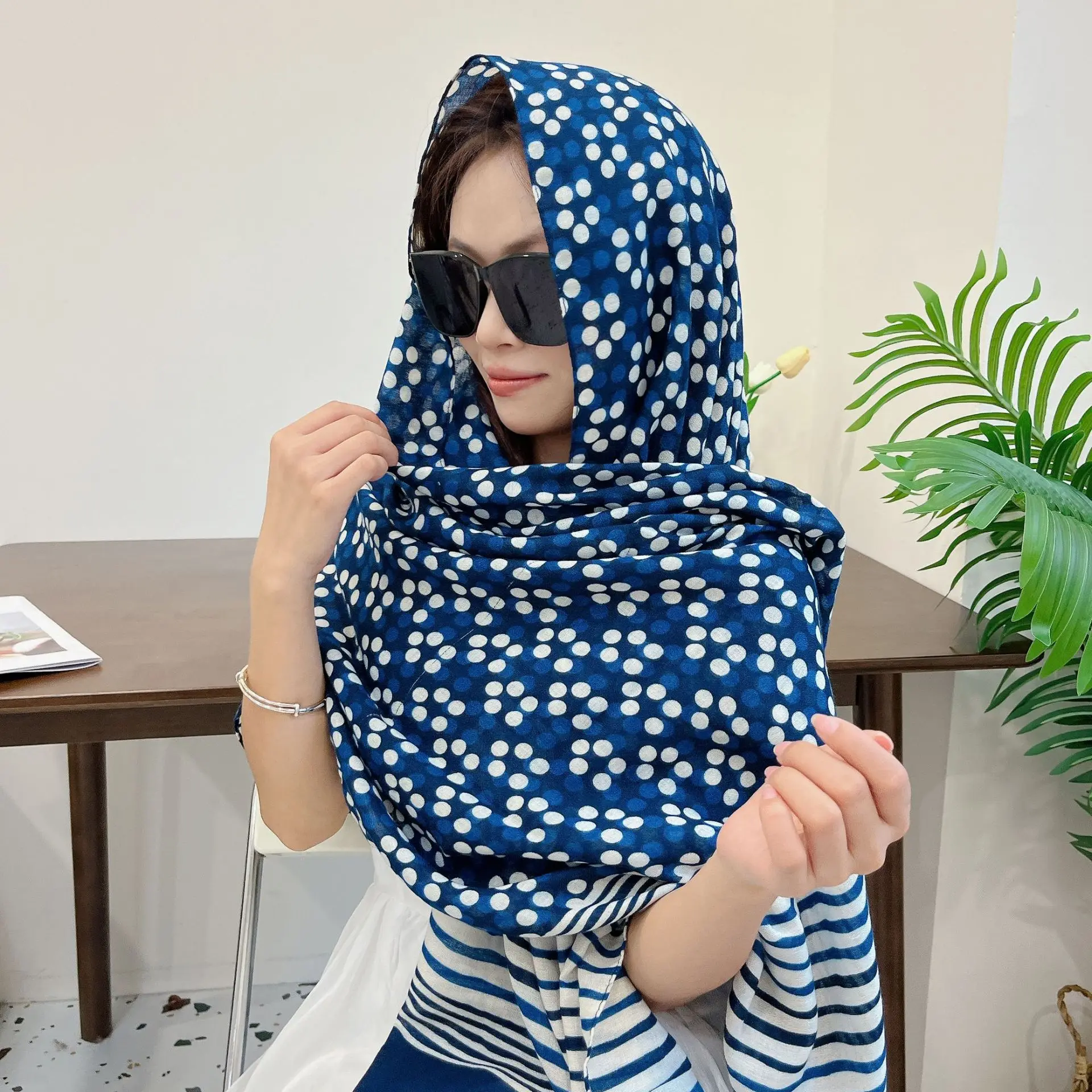 Atmungsaktiver, schöner, floraler, weicher Polyester-Schal, Boho-Chic-Quastenschal für Damen, perfekt für Reisen und Freizeit, muslimischer Hijab, 180 x 90 cm – Detail 20