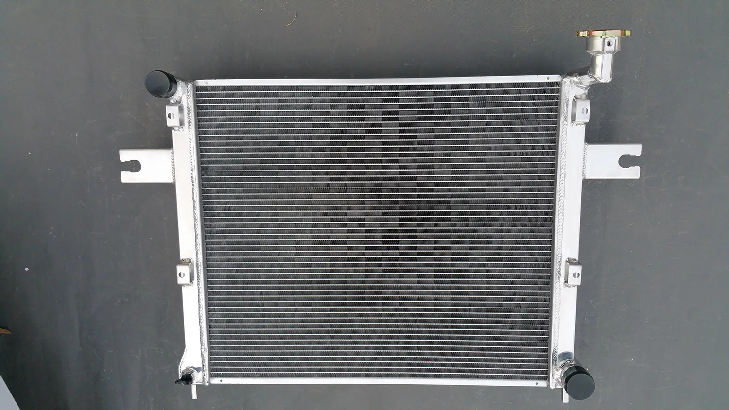 

2 Row Aluminum Radiator For 2005-2010 Jeep Grand Cherokee / 2006-2010 Commander 3.0L 3.7L 4.7L 6.1L 2006 2007 2008 2009