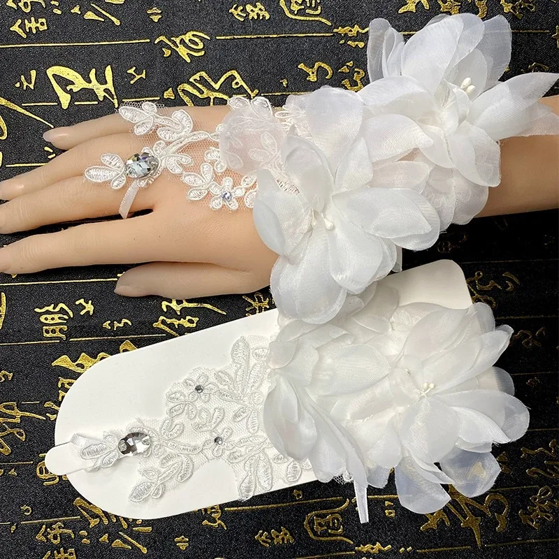 New Bridal Lace Gloves Women Fingerless Flower Mesh Yarn Evening Gloves Elegant Guantes Wedding Party Glove Girl Short Paragraph