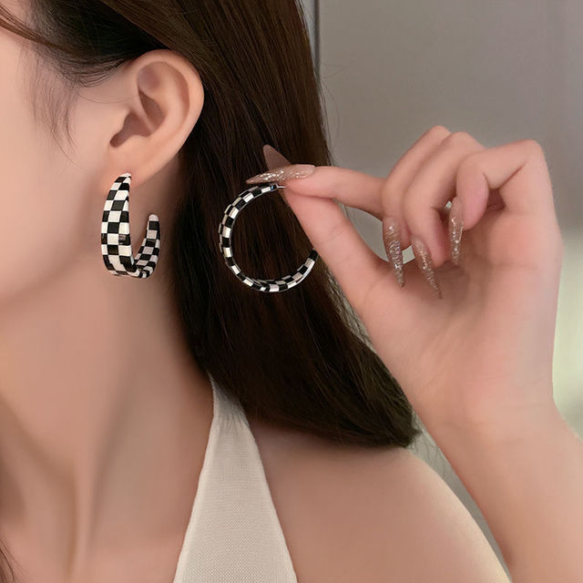 Korea Plaid Stripes Geometric C-shaped Hoop Earring Retro Trendy Resin Acrylic Stud Earrings For Women Party Jewelry Gifts