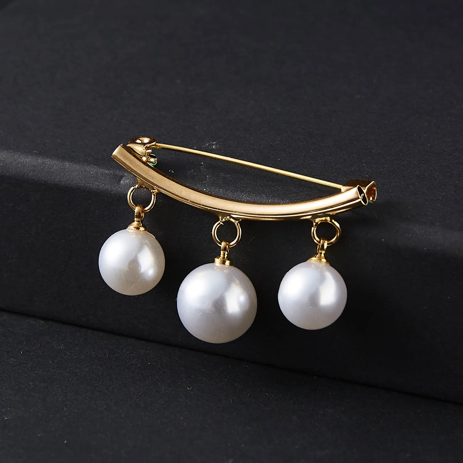 Pearls Brooch Pins for Women Fixed Straps Charm Safe Pin Clothing Clip Badge