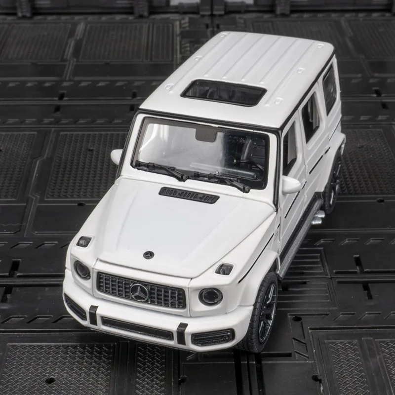 1:32 Benzs G63 G65 SUV Alloy Car Model Diecast Metal Off-road Vehicles Car Model Simulation Sound and Light Collection kids Gift 2
