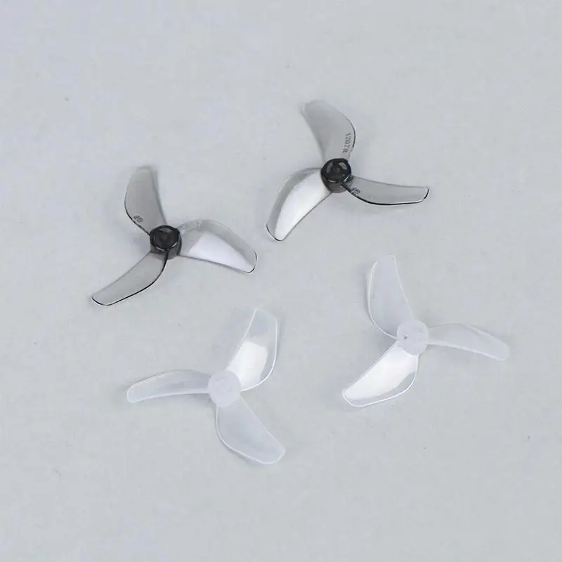 Hélice de drone FPV micro 31mm en gros plan, pale jaune avec embout blanc