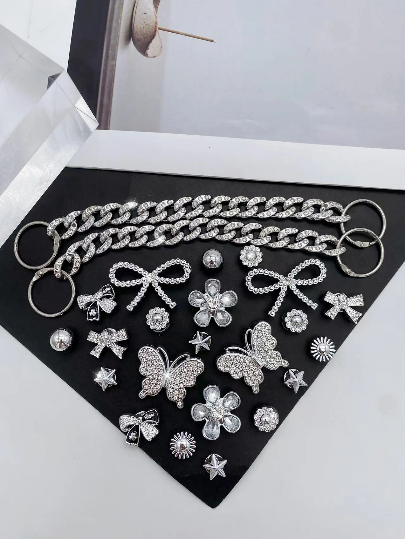 24 Stück silberne, lässige Mode (ABS-Strassketten, Schleifen, Sterne, Schmetterlinge, Blumen), Schuhschnallen aus ABS-Harz, DIY-Dekoration – Detail 6