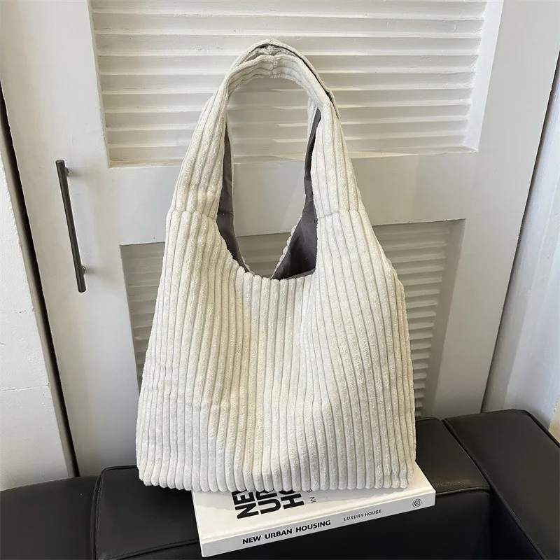 Рисунок 3 - Простая нишевая вместительная сумка через плечо