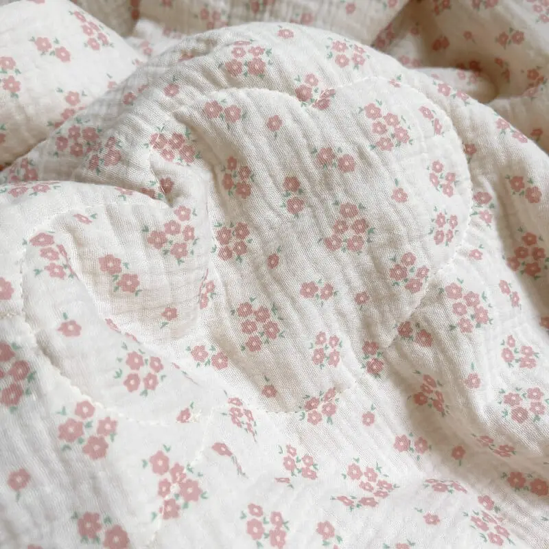 Warm and lightweight baby quilt for all seasons Little girls quilt and pillow set with flowers 120x150cm