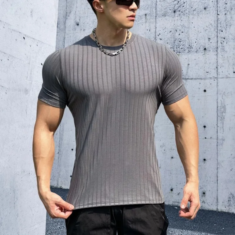 라운드 칼라 탄력 피트니스 티셔츠 여름 스포츠 반팔 티셔츠 패션 스트라이프 러닝 탑 남성 티셔츠