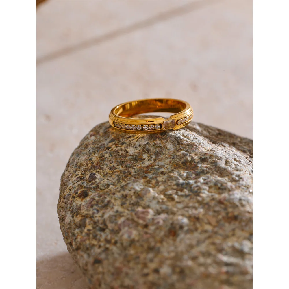 Yhpup Womens Round Square Golden PVD Ring