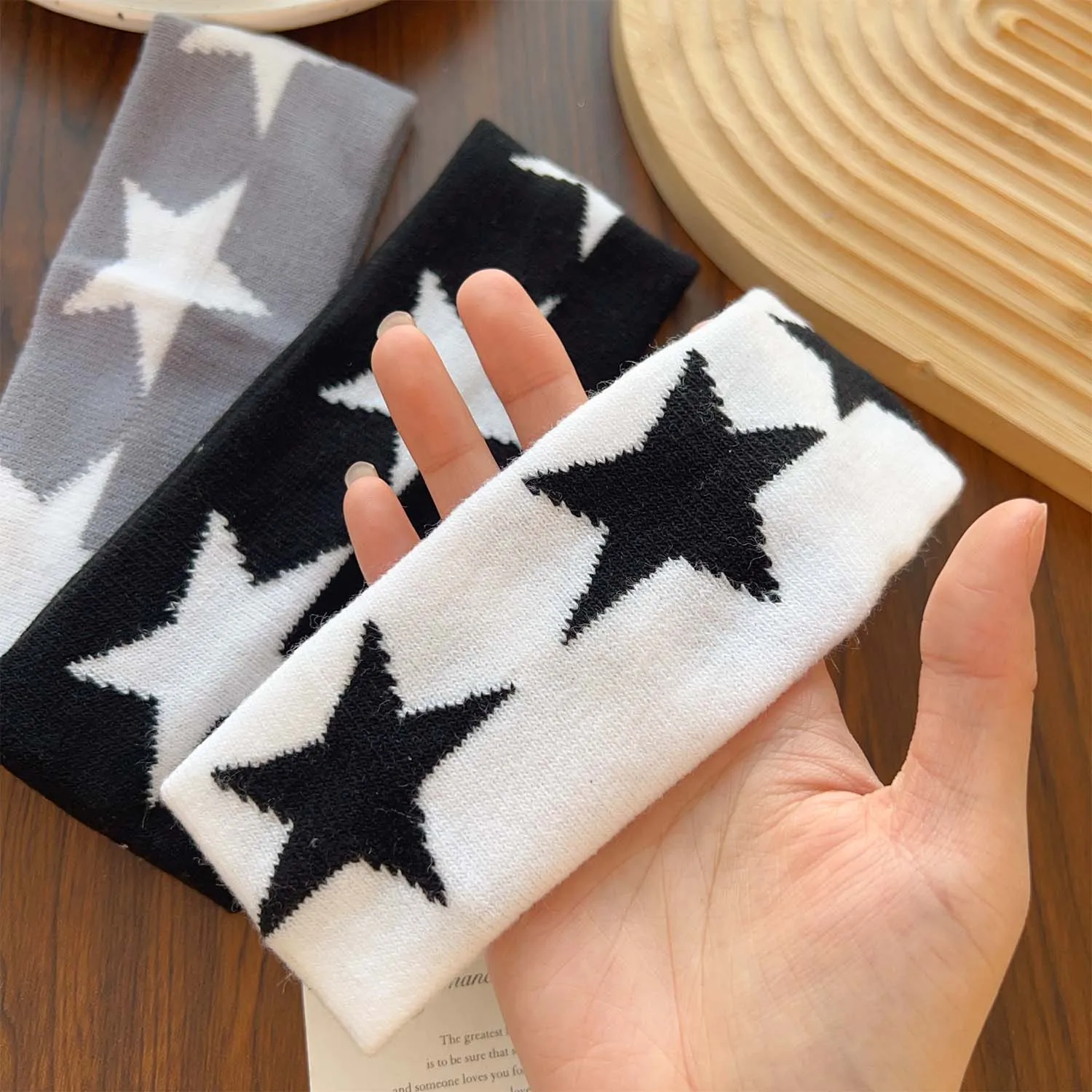 Stern-Stickerei-Sport-Stirnband zum Laufen, Radfahren, Yoga, schwarz-weiße Baumwoll-Stirnbänder für Frauen, weiches Haar-Accessoire – Detail 4