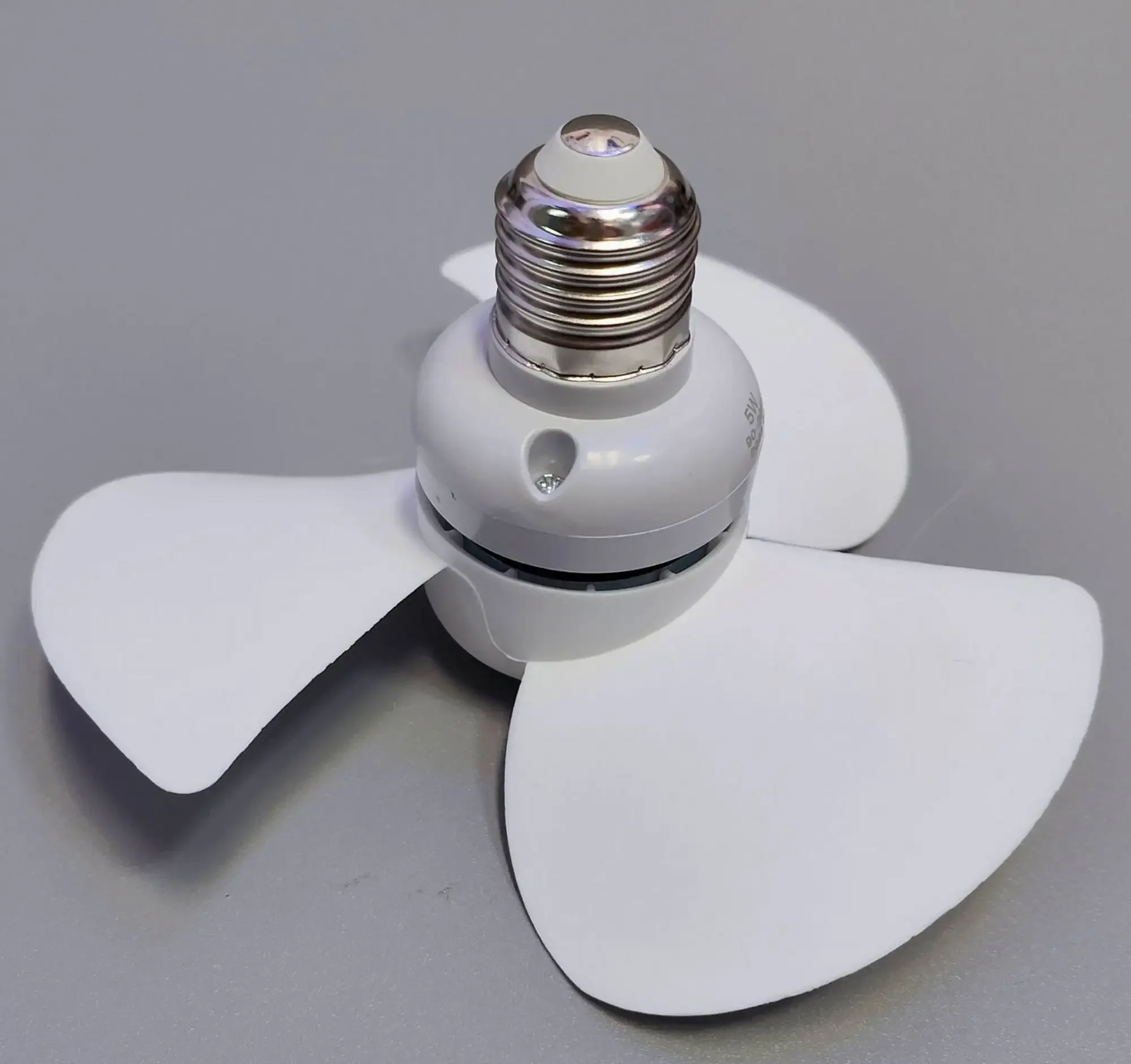 Small Socket E27 Screw-in Ceiling Fan with Light 6.3 Inch Mini Ceiling Fan with Remote Control Quiet and Large Air Volume Fans ceiling fan