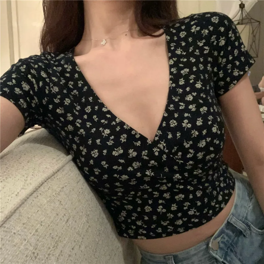 Y2K Vintage Floral V-Neck Crop Top