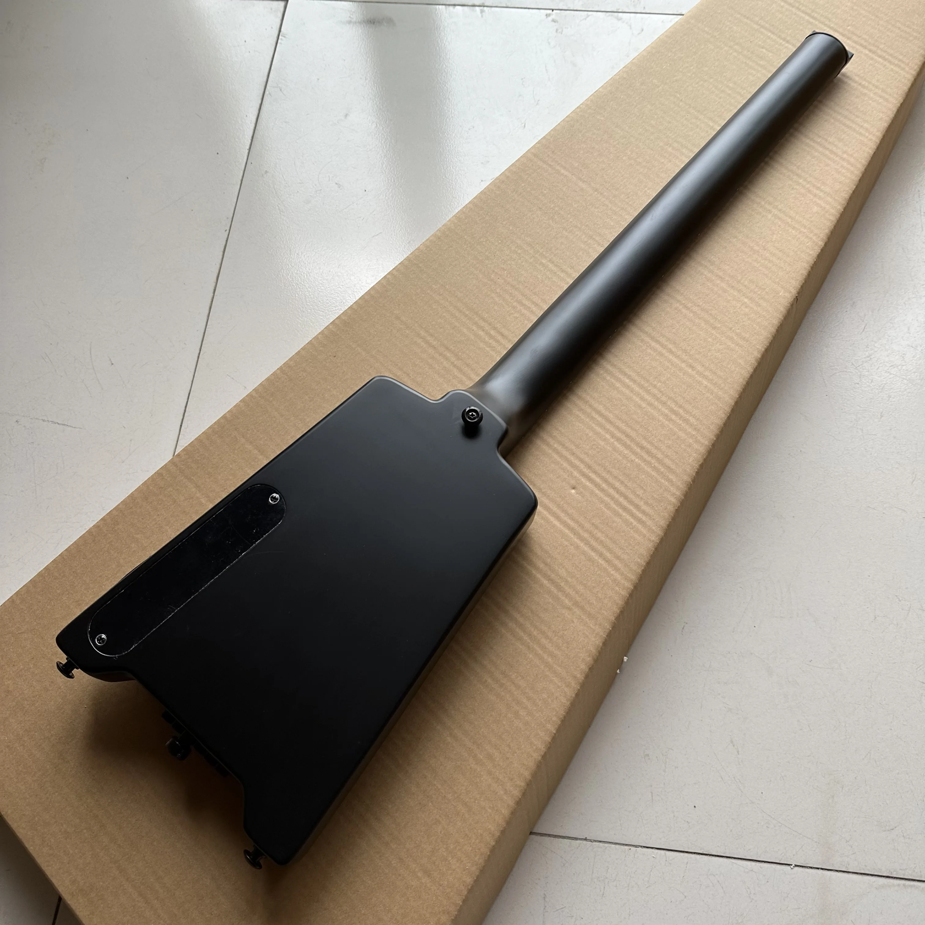 Steinberger Electric Guitar, Satin Finished, Floyed Rose Bridge, Mahogany Body, Headless Guitarra