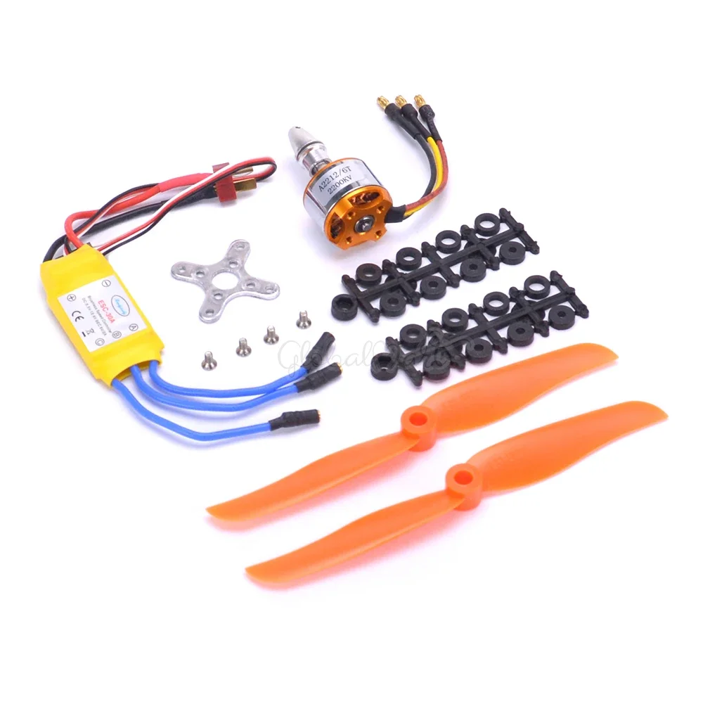 Contrôleur ESC 30A connecté au moteur sans balais A2212 2200KV, câbles visibles.