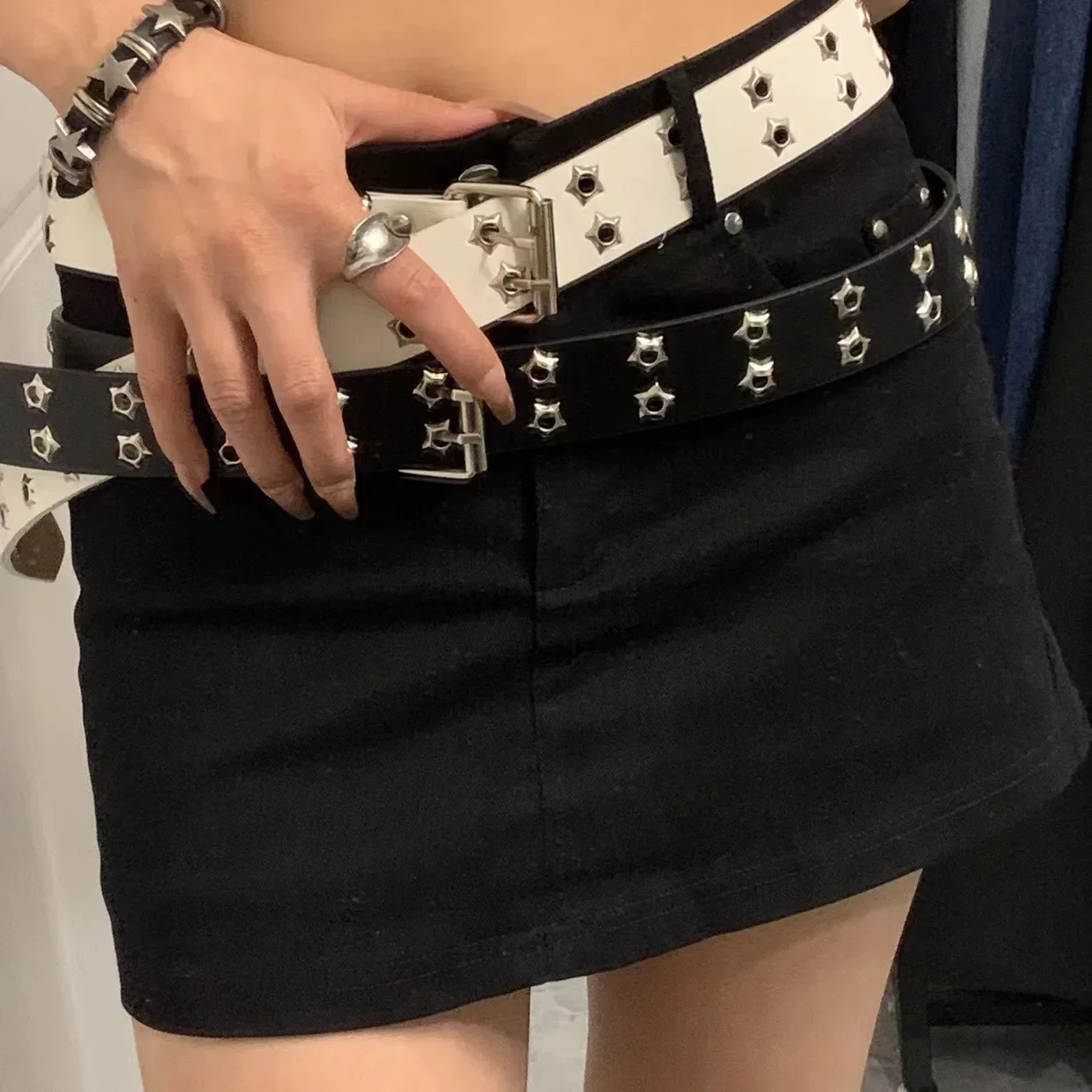 110 cm Taillengürtel Y2K Punk Nieten Ledergürtel Damen Herren Stern PU Schwarz Weiß Hüftgurt Zweireihig Hohl für Jeans Rock Dekor – Detail 1