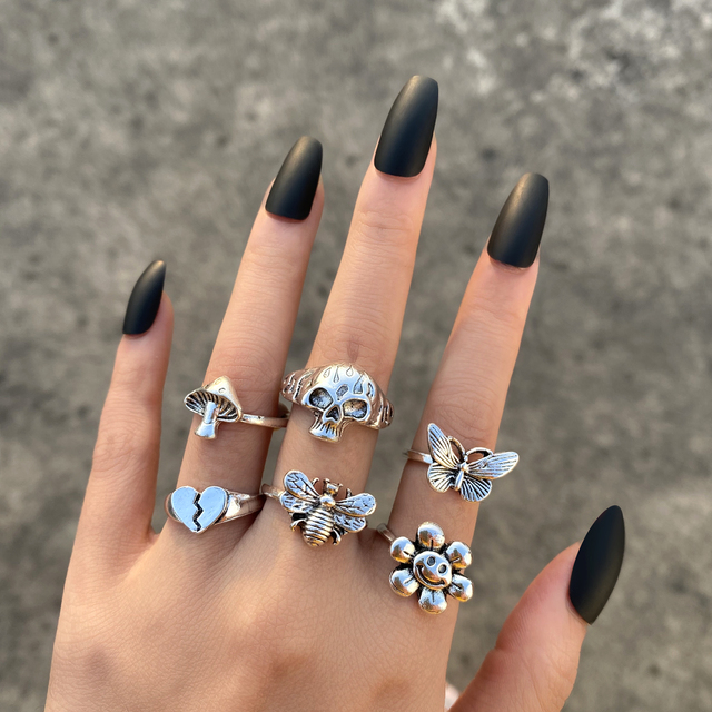 Vintage Rings Set for Women Men Aesthatic Retro Punk Silver Plated Heart Flower Butterfly Chain Finger Ring Jewelry 2022