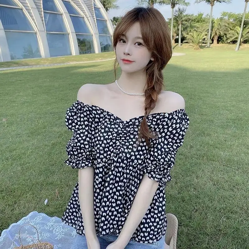 Рисунок 4 - Женская летняя рубашка с V-образным