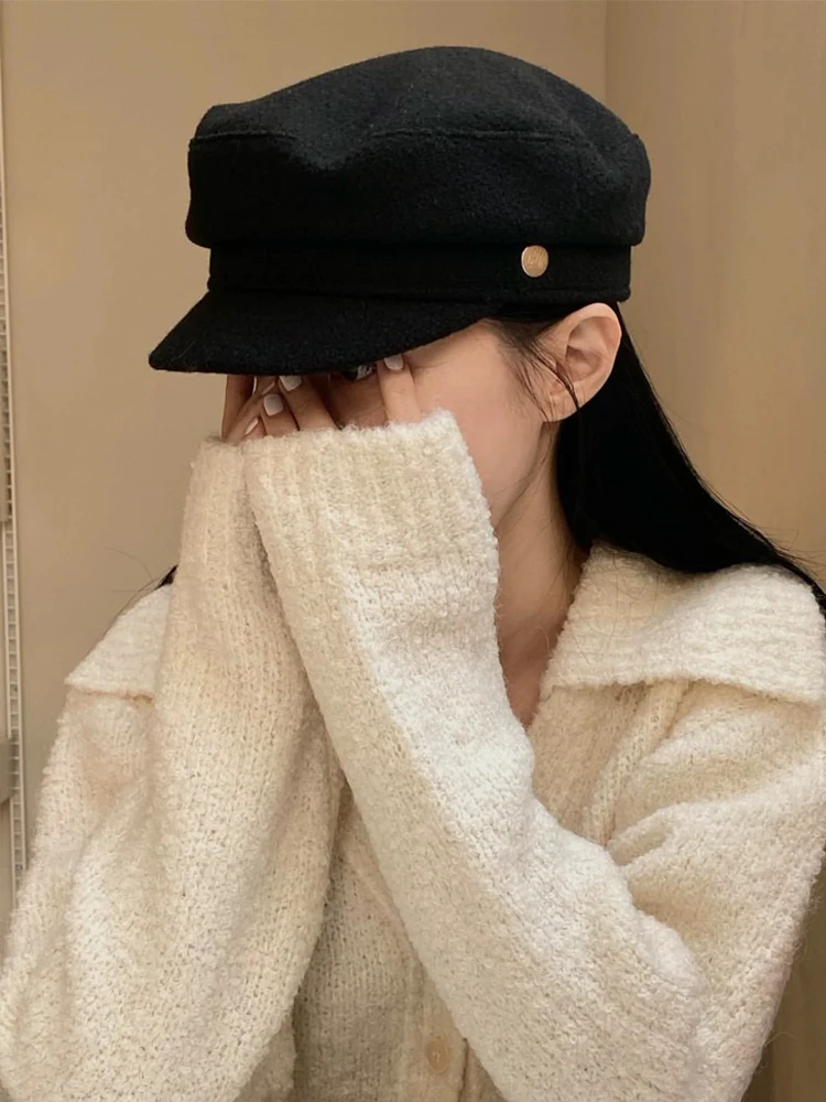 Cotton Newsboy Cap Fashion gold button hat autumn and winter flat top British Korean version of cap wool newsboy hat
