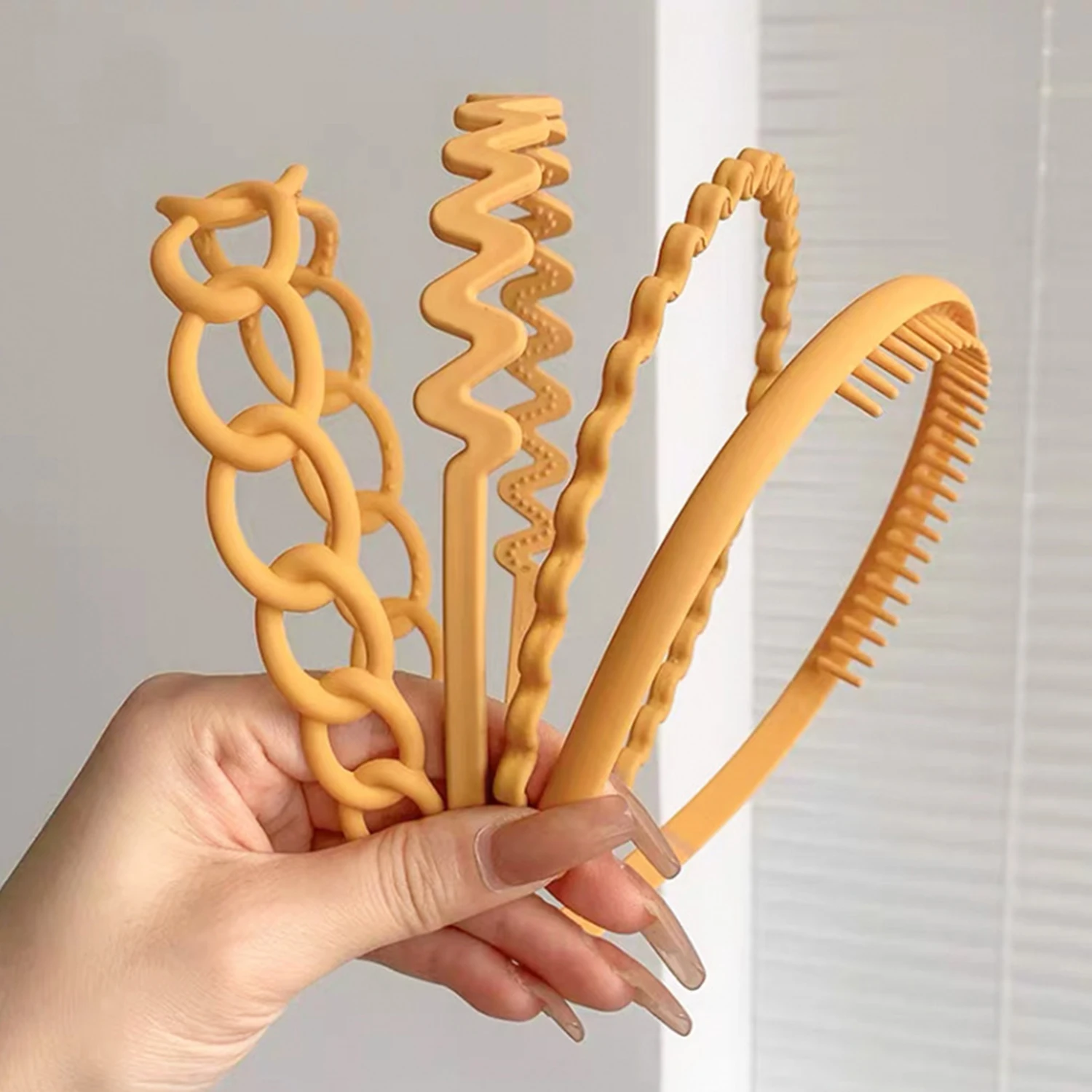 Рисунок 2 - Обруч для волос матовый однотонный геометрический