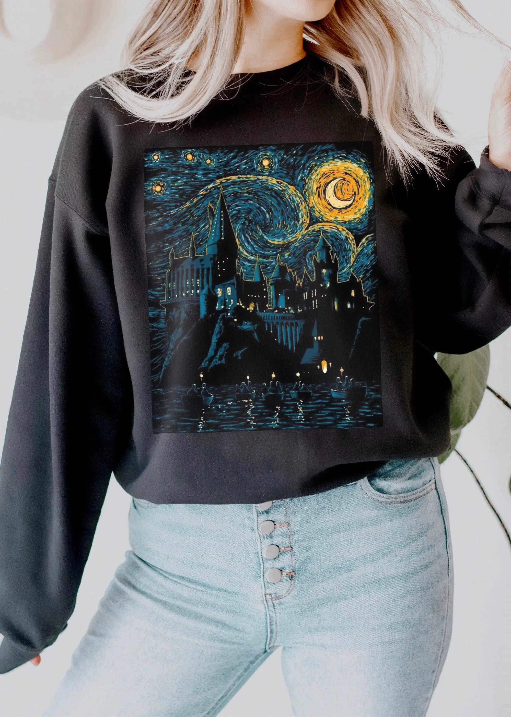 

Свитшот женский винтажный с изображением замка черного цвета и лунного света