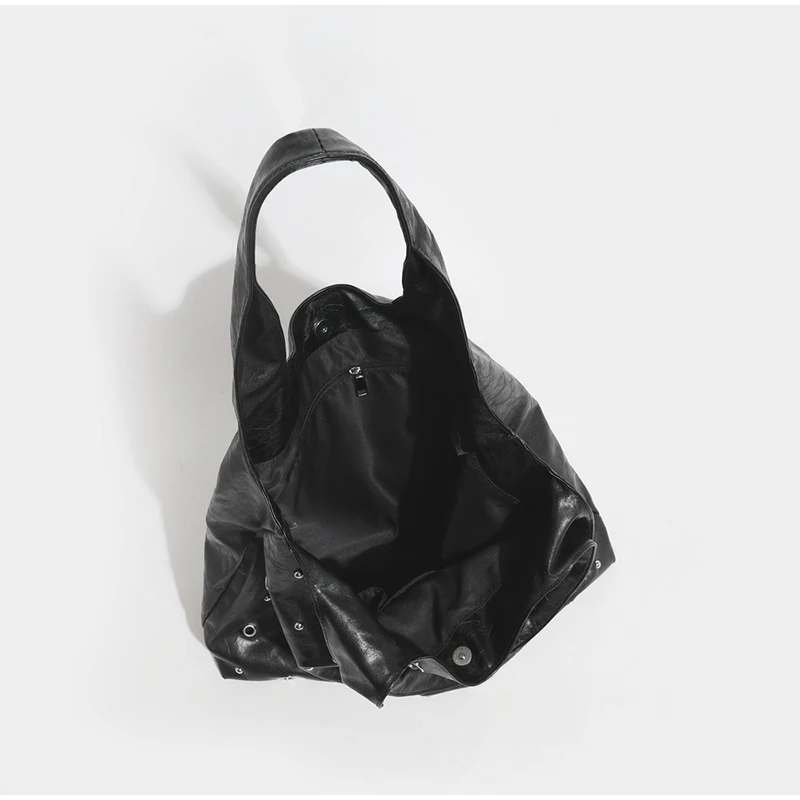 Hobo-Umhängetasche mit hohlen Nieten, Ölwachs-Retro-Metallnagel-Eimer-Handtasche, große Kapazität, Punk-Industriestil, Damen-Achsel-Einkaufstasche – Detail 13