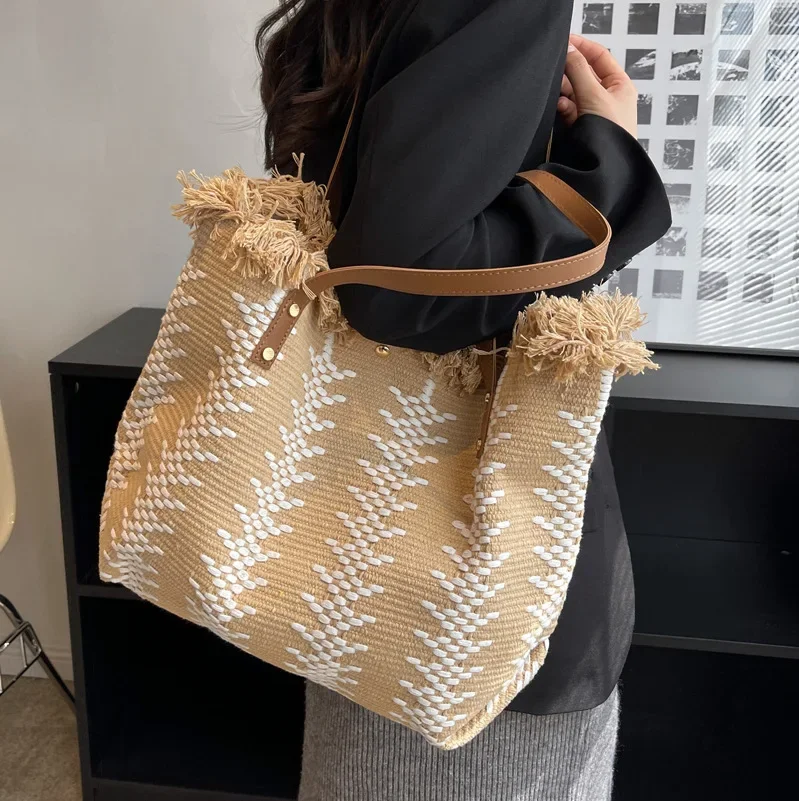 Knitted Tassel Woven Women's 2024 New Special-Interest Design Fashion Tote Bag Versatile Large Capacity Shoulder Bag
