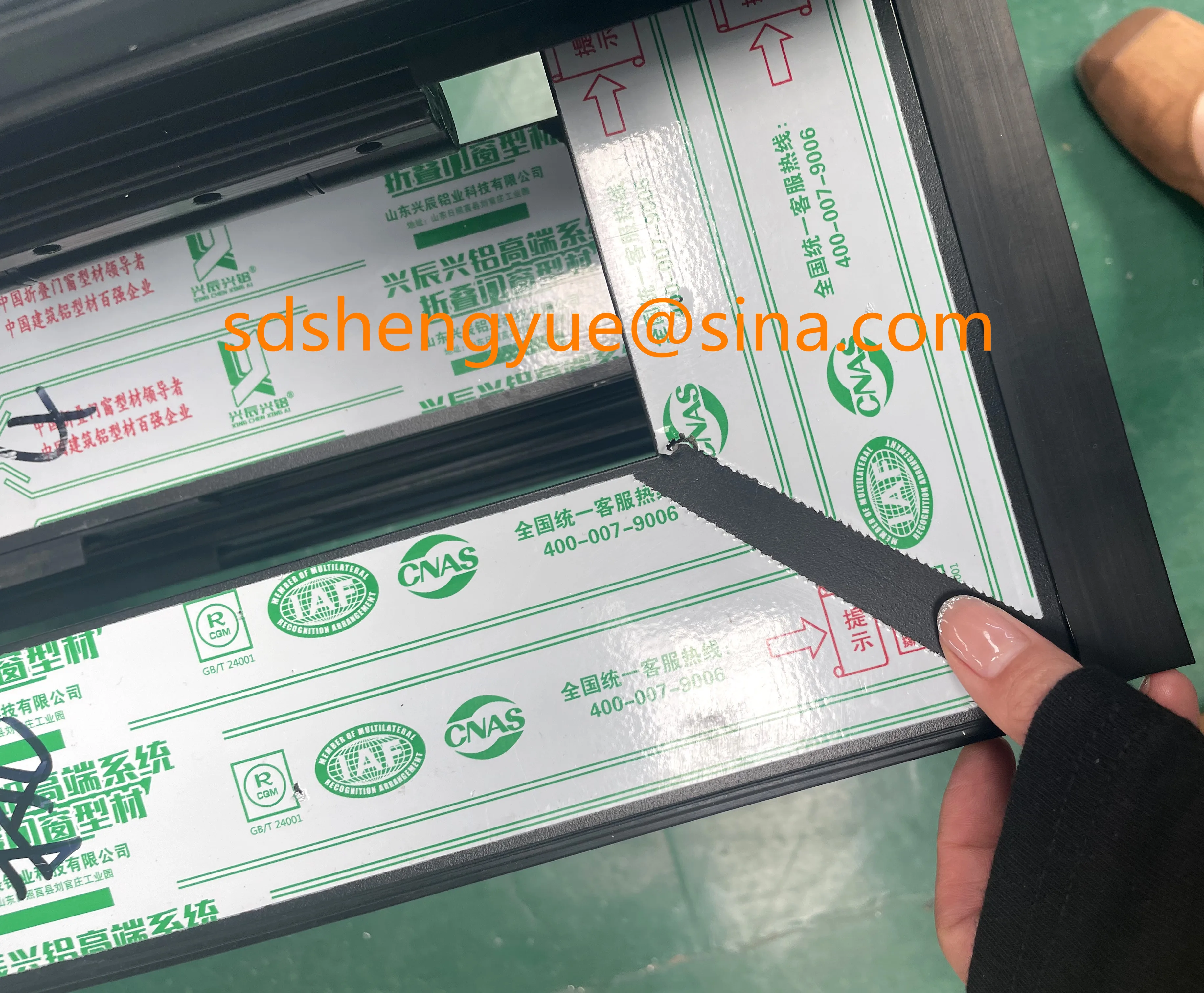 Sliding patio door Low-E glass accordion Doors Exterior Folding Design Restaurant Layer Double Aluminium Foldable Glass Door
