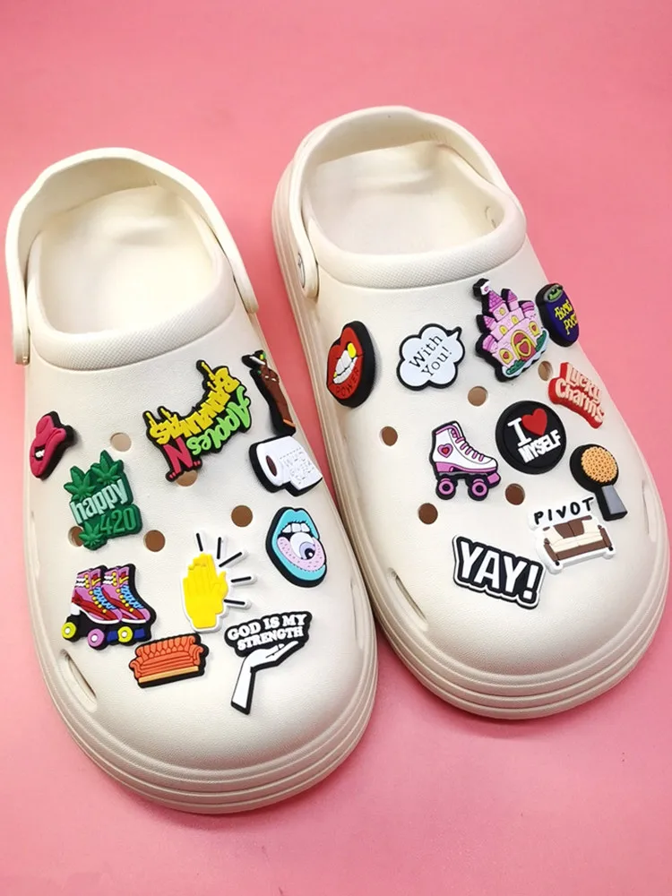 Design Roller Skates Shoe Charms PVC Buckle Decor Funny Adult Kids Garden Shoes Accessories Clog Shoes Decorations Party Gifts