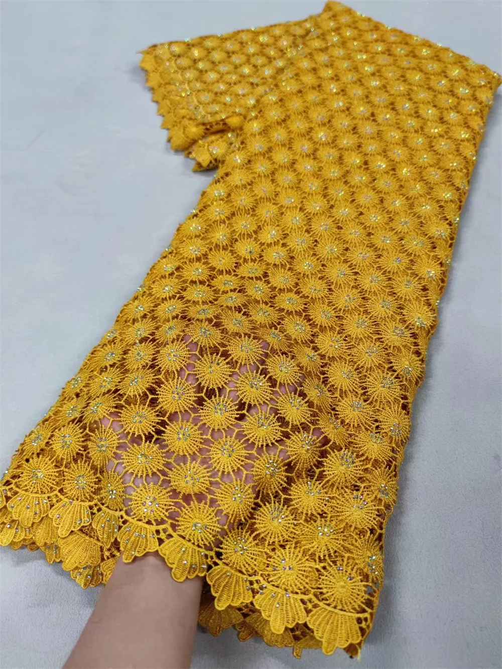 

Африканская кружевная ткань Quipure 2024 высокого качества в нигерийском стиле с камнями, шитье шнурком, платья с вышивкой из гипюра, 5 ярдов