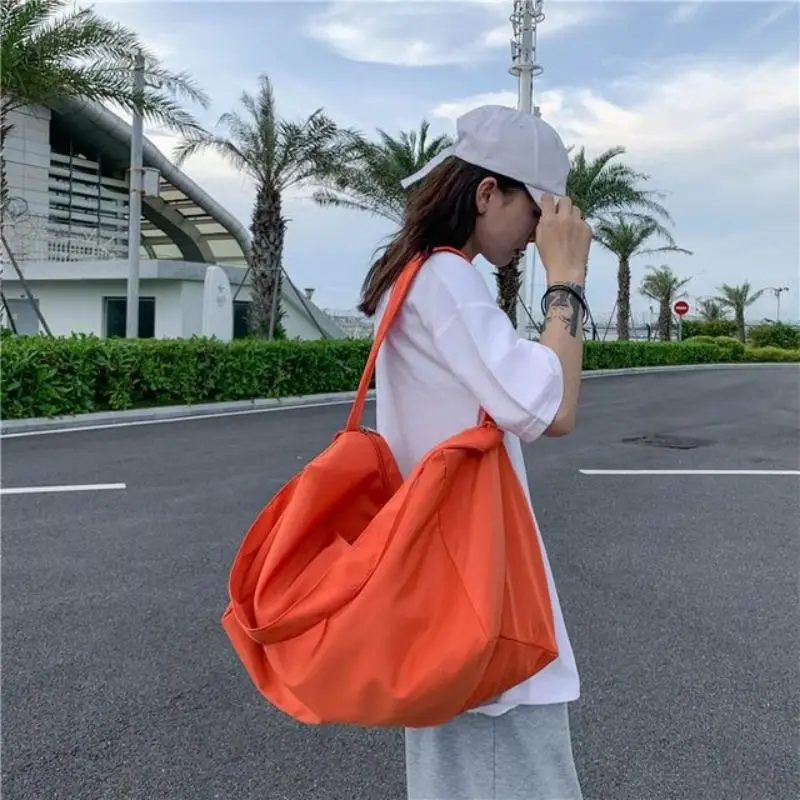 Рисунок 6 - Вместительная спортивная сумка