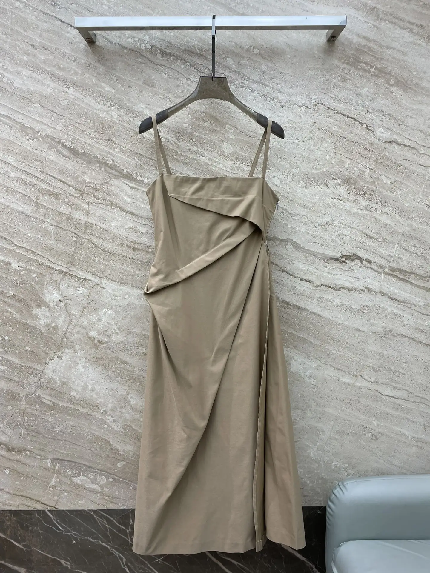 

202323 Spring/summer new irregular mid-length pleated strap dress7.7