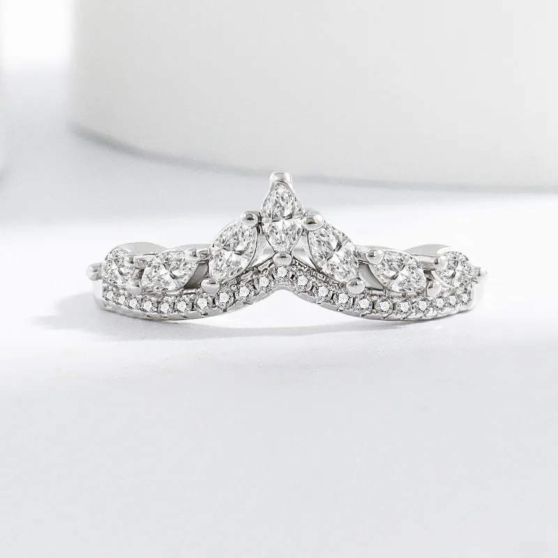 خاتم أوراق مرصع مفتوح