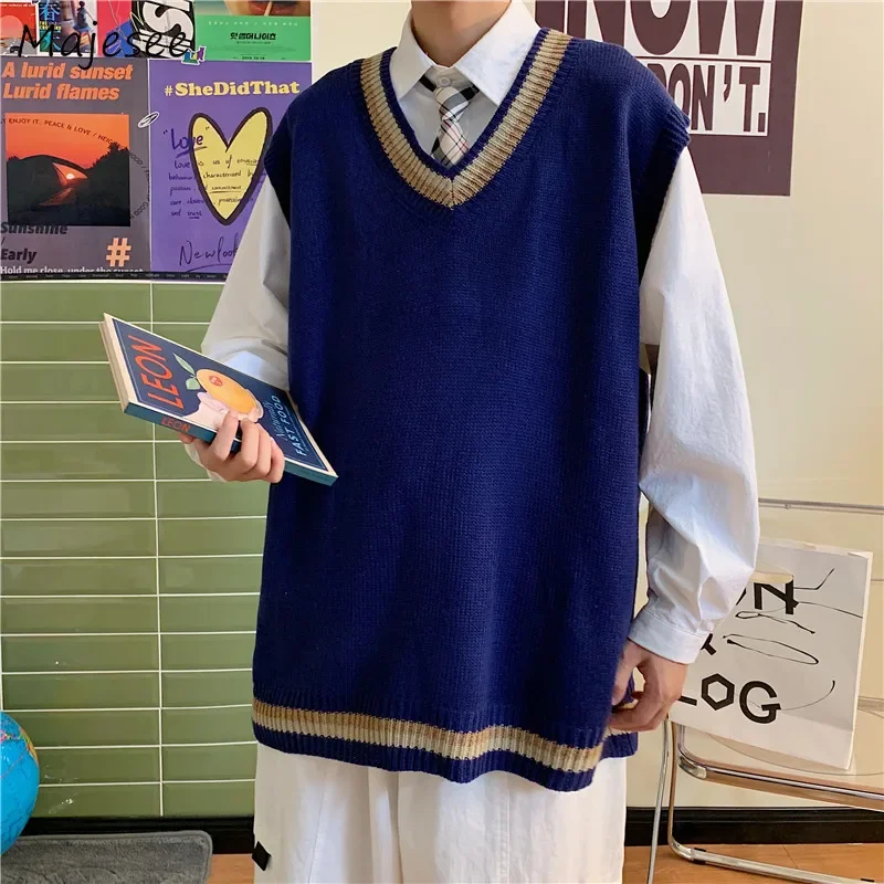 Sweater Vest Men Retro V-neck Vintage Campus Fashion Winter Japanese College DK Loose Basic Knitting All-match Trendy Chandails