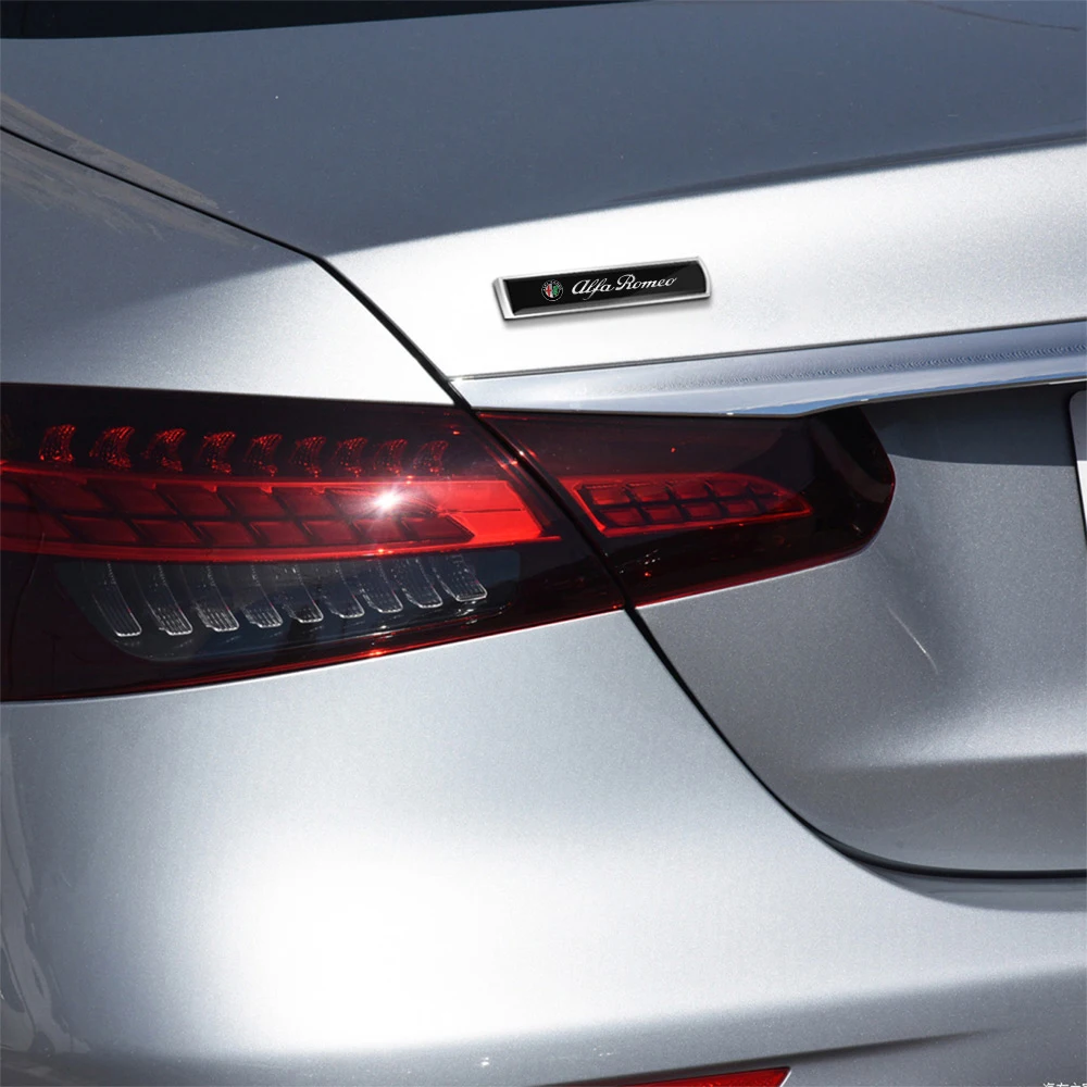Alfa Romeo Metalen Auto Embleem - Montage op het spatbord